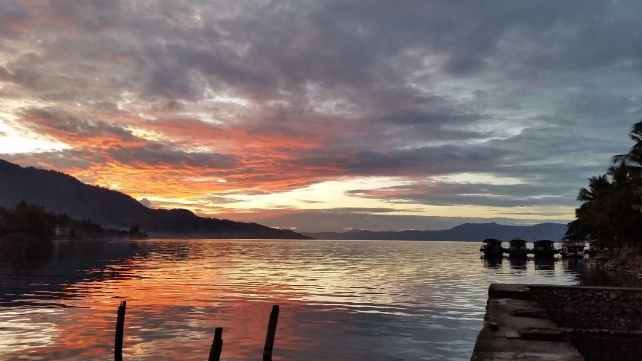 Sibayak Guesthouse Tuk Tuk Buitenkant foto